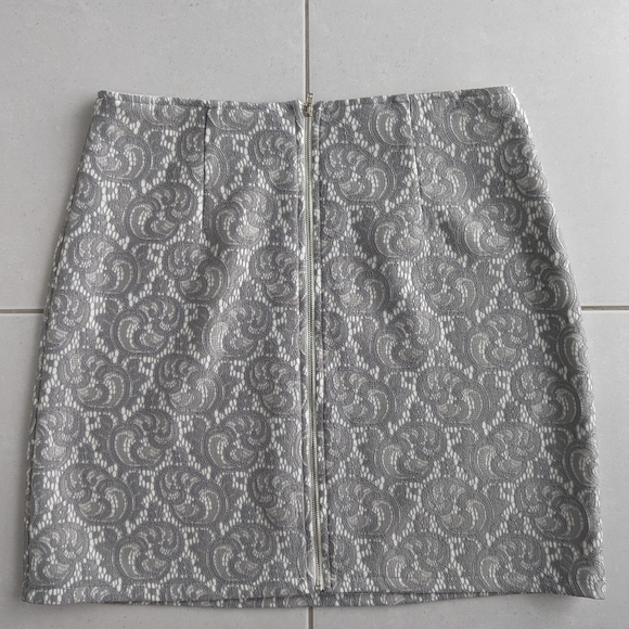 Misguided silver gray lace skirt lined size 10 - Picture 4 of 10